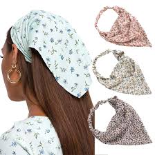 But the scarf, the scarf is making a major comeback and i'm totally obsessed. Amazon Com Floral Elastic Hair Scarf Headband 3 Pcs Chiffon Head Kerchief Headband Print Floral Hair Scarves With Hair Clips Kerchief Head Scarf Hair Bandanas For Women Pink Beige Red Beauty