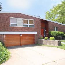 As a blended family with two boys and three girls spanning ages 7 to 15 at the time they started. For Under 1m A Groovy Midcentury Staten Island Split Level Curbed Ny