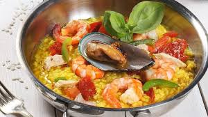 Paella Und Tapas Schmecken Nach Sommer Sonne Und Urlaub Sternekoch Christian Henze Erklart Wie Sich Diese Delika Rezepte Paella Rezept Riesengarnelen Rezept