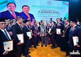 Anugerah perkhidmatan cemerlang tahun 2018; 60 Penjawat Awam Terima Anugerah Perkhidmatan Cemerlang Dr Samsuri Trdi News