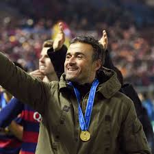 Conoce todas las noticias, convocatorias, declaraciones, fotos y vídeos del exjugador del barcelona y actual entrenador de la selección española de fútbol en as.com. Ballon D Or Luis Enrique Fc Barcelona Ist Welttrainer 2015 Und Schlagt Pep Guardiola Fussball