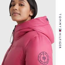 Geaca pentru doamne in magazinul Tommy Hilfiger Compoziție • 100% nailon  reciclat • Umplutură DuPont™ Sorona® Preț 6950 lei 📍Tommy Hilfiger, CC  Shopping MallDova, Et 1 #streetandsport #chisinau #moldova #shopping  #tommyhilfigermoldova ...