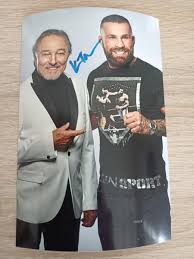 Akce se má konat za necelý měsíc a terminátor ohlásil, že má problémy s levým loktem. Karlos Terminator Vemola A Karel Gott Original Podpis S Fotografii Aukro