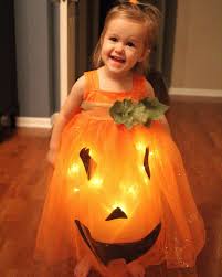 Das muss gar nicht so aufwendig sein und ist auch für handarbeitlich unbegabte möglich. Kurbis Kostum Selber Machen Flower Girl Dresses Pumpkin Carving Flower Girl