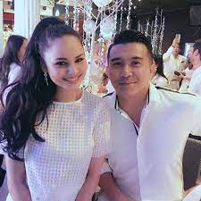 Zarina anju memberi komen tentang klaster izara aishah melahahir kan bayi perempuan ning baizura mohon maaf? Rotikaya Amboi Tersipu Malu Aaron Aziz Bergambar Dengan Izara Aishah Facebook