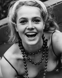 Eva Renzi, born November 3, 1944 in Berlin, Germany. #evarenzi