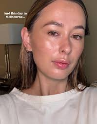 I promise the only reason I have this many selfies in my camera roll is  because of research purposes.... @haleaubeauty 🐚