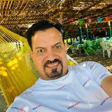 Roberto Soberanis's Instagram, Twitter & Facebook