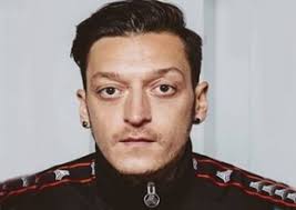 Mesut özil, 2021 yılı itibarıyla 33 yaşındadır. Mesut Ozil Kimdir Aslen Nereli Kac Yasinda Biyografisi