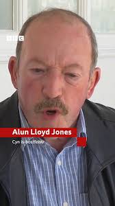 Sgandal Swyddfa'r Post: 'Mae lot o bobl dal i ddioddef'