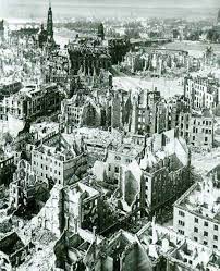 Jedes jahr gedenkt die politik vieler historischer ereignisse und schandtaten. Lemo Kapitel Der Zweite Weltkrieg Kriegsverlauf Bombardierung Von Dresden 1945