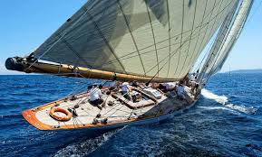 Pin By Hibi Kuss On Out On The Bay Classic Boats Yacht Boat Sailing Yacht