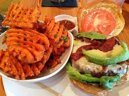 Vt selle ettevõtte 9 suhtlusvõrgustiku lehekülge, sh facebook ja twitter, tundi, telefon, veebisait jm. Petit Jean Bacon Avocado Burger With Sweet Potato Fries Picture Of Big Orange Little Rock Tripadvisor