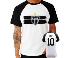 Sinônimo de raça, o manto traz como destaque, um selo comemorativo próximo à barra que faz menção ao ano de fundação do clube. Camiseta Atletico Mineiro Personalizada Raglan No Elo7 Sublima Sonhos Camisetas 13ca924