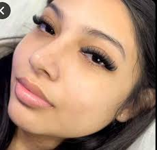 Hello, does anyone do eyelashes like in the picture?(Leyton, Stratford)