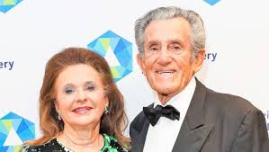 Dinner honors Gates, Bezos as core funders