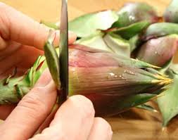 Immergere il carciofo in acqua e limone per evitare l'ossidazione. Come Pulire I Carciofi Blogboccabuona