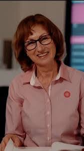 Lynette Nolan's Instagram, Twitter & Facebook