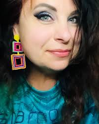 It's been a while! No bummer summer is almost over! I'm ready for the fall  chop. How about you? Get your favorite earrings