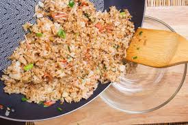10 Recettes Pour Cuisiner Un Vrai Repas Avec Du Thon En Conserve Fraichement Presse Repas Avec Du Thon Recette Thon En Boite Riz Frit