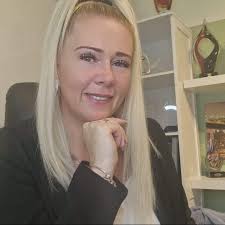 Carnival offers a Dr Suess themed breakfast serving Green eggs and ham. It  was cute, they had the characters all there to take photos with and Hannah  liked her green eggs!