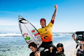 Find the perfect gabriel medina surfista stock photos and editorial news pictures from getty images. Gabriel Medina Vence Em Rottnest Island E Dispara No Ranking Mundial