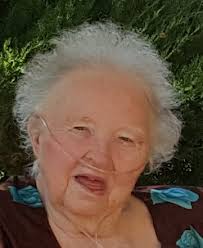 Nellie Summers's Instagram, Twitter & Facebook