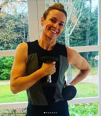 The official gabby logan website. It Creeps Up On You Gabby Logan Discusses Fighting Off Weight Gain In Lockdown Aktuelle Boulevard Nachrichten Und Fotogalerien Zu Stars Sternchen