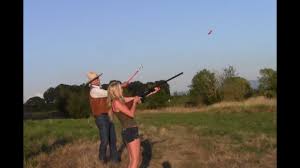 Scheels carries a variety of clay pigeon throwers including handheld clay throwers and automatic trap throwers. Wingone W1 R Hand Held Clay Pigeon Thrower Youtube
