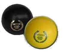 Hi ha dos equips, cadascun dels dos equips te 4 jugadors al camp i un porter. Pelotas Hockey Sobre Patines Pelotas