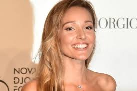 Explore how the celebrity world connects. Jelena Ä'okovic Podetinjila Ozivela Najlepse Uspomene Sa Sestrom Foto