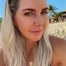 Amanda Soares (@amandalsoares80)