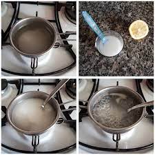 Versare 100ml di acqua in un pentolino, unire lo zucchero e lasciare sciogliere a fiamma dolce per un paio di minuti. La Ricetta Per Preparare A Casa La Gelatina Per Dolci Lucidi E Brillanti