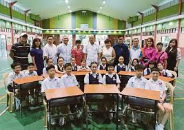 Mulutku penuh dijejali bongkol kepalanya yang menebar rasa asin itu. Ewf Sumbang Keperluan Asas Belajar