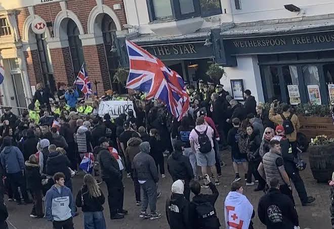 Wetherspoons pub denies veterans entry 'for wearing Remembrance Poppy', telling them 'it could be political' | LBC