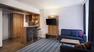 Holiday inn express hotel & suites ogden, offers 75 guest rooms including 23 suites with our unique ability to accommodate 6 people per room, double occupancy. Holiday Inn Express Bremen Airport Success Hotel Group