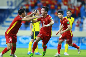 Với việc giữ vững ngôi đầu bảng g sau 7 trận, thầy trò huấn ở cuộc đọ sức với uae tối 15/6, tiến linh lại là kỳ vọng hàng đầu với phong độ rất cao hiện tại. Ahfqfmlcuc J8m