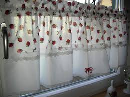 Our line of homespun country curtains, swags, valances , tiers and panels will make your home feel cozy. Gardine Rosali Muss Unbedingt In Eine Weisse Landhauskuche Oder In Ein Vertaumtes Schlafzimmer Aus Kitchen Curtains Country Kitchen Curtains Shabby Chic Kitchen