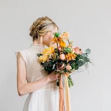 Beautiful Yellow And Peach Bridal Bouquet With Tulips And A Lot Of Greenery For A More Garden Inspired Look And Long Hochzeitsinspirationen Brautstrausse Braut