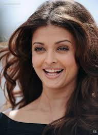 Omg Just Look At Her Mouth Teeth Makeup Can Make Any Girl Look Beautiful Including Aish Isn T Japanese Beauty Aishwarya Rai Aishwarya Rai Photo