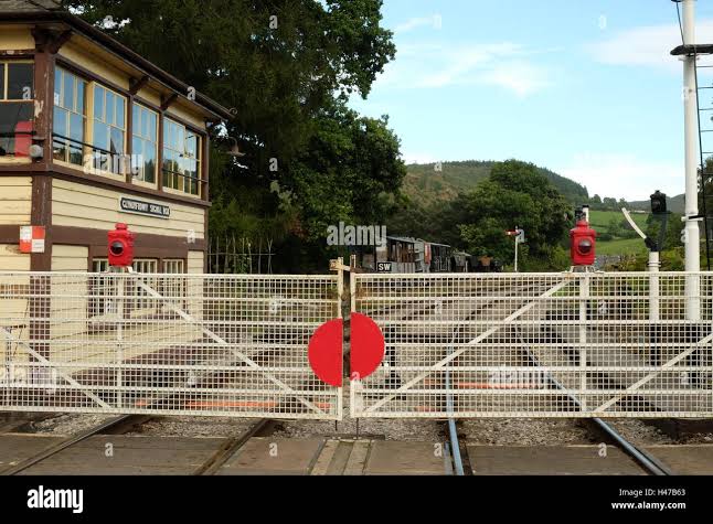 level crossing gates' hi-res stock photography and images - Alamy