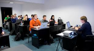 Reprezentând 20 țări diferite, aceștia lucrează neîncetat — și de peste tot de pe glob — pentru a face programarea distractivă. Largeste Ti Orizontul Urmand Cursuri De Programare It Breev Me