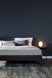 donkere slaapkamer blauw in 2021 donkere slaapkamer donkere slaapkamer muren blauwe slaapkamer muren