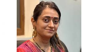 Dr Anuradha Khemka is providing effective treatment of infertility and  other health problems of women with husband Dr Mohnish Sinha and mother in  law Dr Poonam Sinha पति डॉ. मोहनीश सिन्हा व