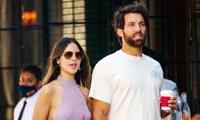 Jun 21, 2021 · eiza gonzalez takes her romance with boyfriend paul rabil to new york city!: Eiza Gonzalez Walks With Boyfriend Paul Rabil In Nyc