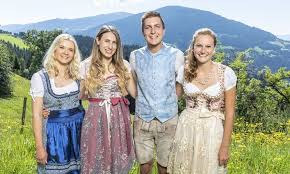 Er rang sich nur auf drängen seiner zwei finalistinnen dazu durch. Bauer Sucht Frau Diese Bauern Bekommen Heute Damen Besuch Kleinezeitung At