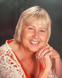 Carolyn Leggett's Instagram, Twitter & Facebook