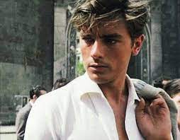 Alain delon official brand fashion accessories timepiece leather goods shoes apparel brand trademark license asia malaysia vietnam thailand singapore indonesia strengthened by its successful and long lasting presence in asia, alain delon® is constantly pursuing the development of the brand. Ø§Ù„Ù†Ø¬Ù… Ø§Ù„Ø§Ù† Ø¯ÙŠÙ„ÙˆÙ† ÙŠÙˆØ¯ Ø¹ Ø¹Ø§Ù„Ù… Ø§Ù„Ø³ÙŠÙ†Ù…Ø§ ÙˆØ§Ù„Ø£Ø¶ÙˆØ§Ø¡ Ù…Ø¬Ù„Ø© Ø³ÙŠØ¯ØªÙŠ