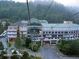 Kalau berkesempatan, cuba la naik kereta kabel yang berlantaikan kaca.tiket sehala rm18.utk kereta kabel biasa harga tiket sehala adalah rm9. Kereta Kabel Genting Skyway Mapio Net