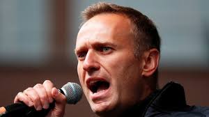 Navalnyj blev förgiftad med nervgiftet novitjok säger tyska regeringen. Russia S Navalny Out Of Coma After Poisoning Bbc News